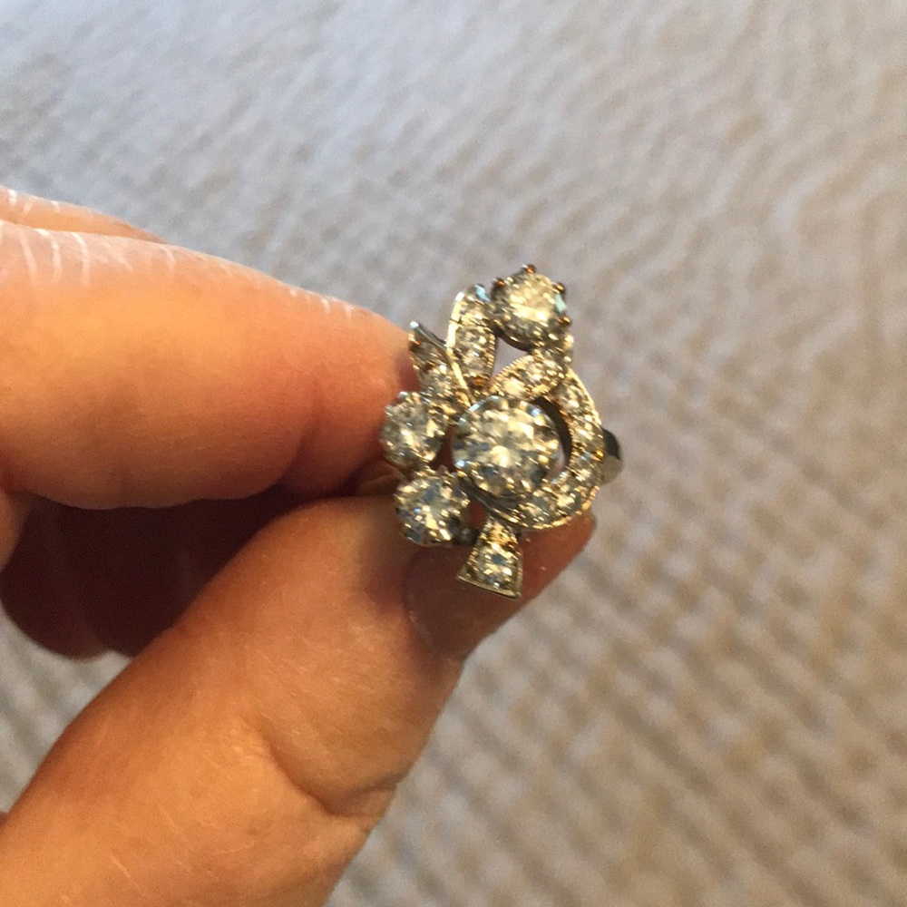 Exquisite Diamond Ring - Picture 2 of 6